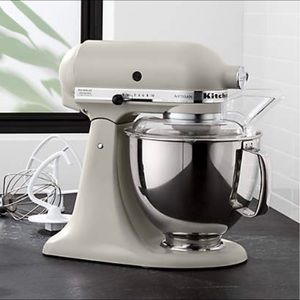Brand New Kitchenaid Mixer- Matte Milkshake - Never Opened